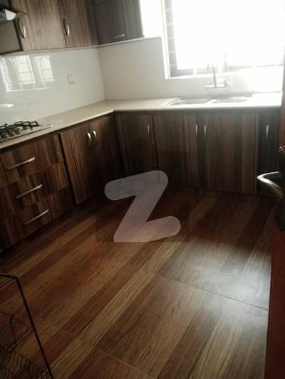 فیصل ٹاؤن لاہور میں 4 کمروں کا 10 مرلہ مکان 4.5 کروڑ میں برائے فروخت۔