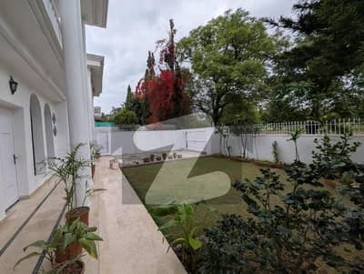 ایف ۔ 7 اسلام آباد میں 5 کمروں کا 1 کنال مکان 6.0 لاکھ میں کرایہ پر دستیاب ہے۔