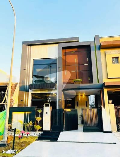 5 MARLA MODERN HOUSE FOR SALE IN DHA 9 TOWN. 5 MARLA MODERN HOUSE FOR SALE IN DHA 9 TOWN.