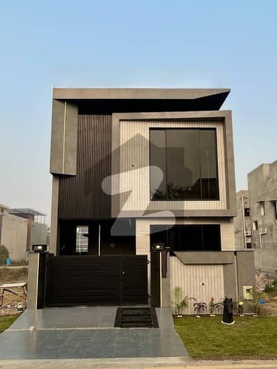 ڈی ایچ اے 9 ٹاؤن ۔ بلاک سی ڈی ایچ اے 9 ٹاؤن,ڈیفنس (ڈی ایچ اے),لاہور میں 3 کمروں کا 5 مرلہ مکان 2.3 کروڑ میں برائے فروخت۔