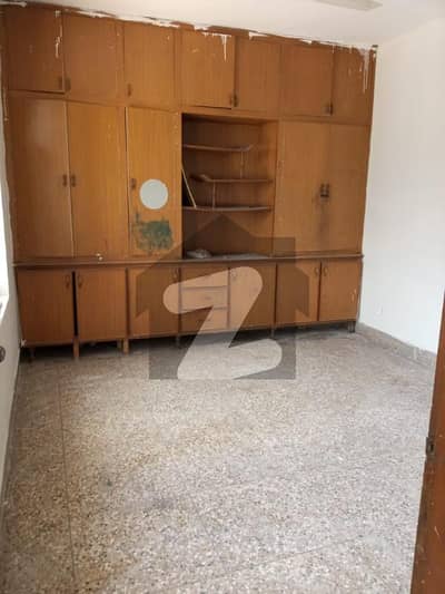 گلزارِ قائد ہاؤسنگ سوسائٹی راولپنڈی میں 2 کمروں کا 9 مرلہ بالائی پورشن 35.0 ہزار میں کرایہ پر دستیاب ہے۔