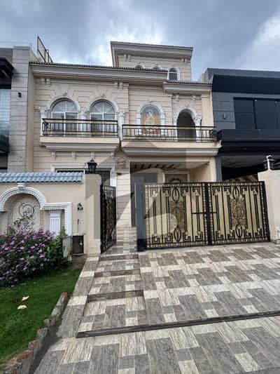 لیک سٹی - سیکٹر M7 - بلاک اے لیک سٹی ۔ سیکٹرایم ۔ 7,لیک سٹی,رائیونڈ روڈ,لاہور میں 6 کمروں کا 7 مرلہ مکان 3.65 کروڑ میں برائے فروخت۔