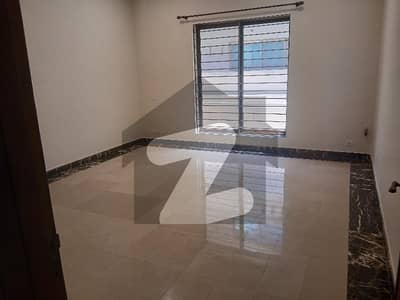 ایف ۔ 10 اسلام آباد میں 9 کمروں کا 2 کنال مکان 9.0 لاکھ میں کرایہ پر دستیاب ہے۔