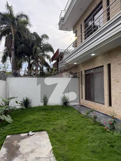 ایف ۔ 7 اسلام آباد میں 5 کمروں کا 1 کنال مکان 8.0 لاکھ میں کرایہ پر دستیاب ہے۔