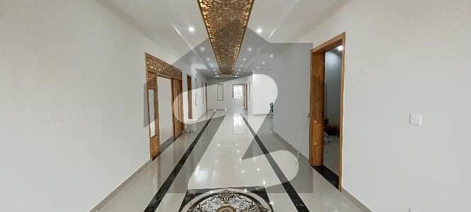 Upper Portion For Grabs In 7700 Square Feet G-16