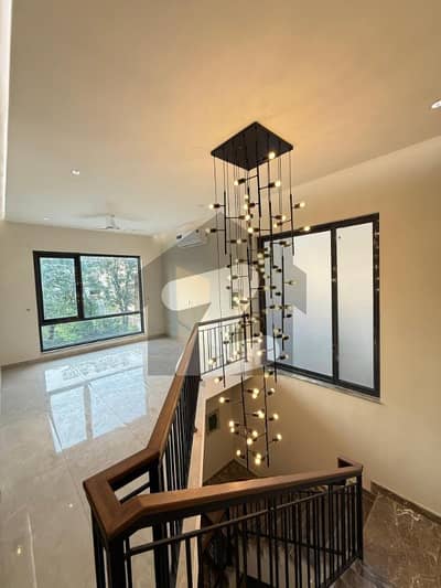 ایف ۔ 7 اسلام آباد میں 5 کمروں کا 1 کنال مکان 10.0 لاکھ میں کرایہ پر دستیاب ہے۔