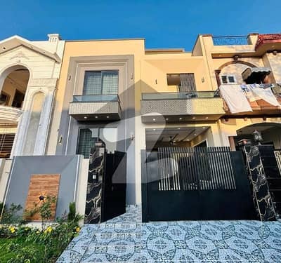 سٹی ہاؤسنگ سوسائٹی گوجرانوالہ میں 4 کمروں کا 5 مرلہ مکان 2.45 کروڑ میں برائے فروخت۔