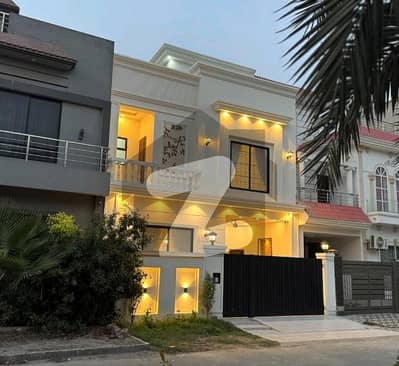 سٹی ہاؤسنگ سوسائٹی گوجرانوالہ میں 4 کمروں کا 5 مرلہ مکان 2.4 کروڑ میں برائے فروخت۔