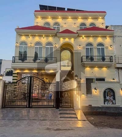 سٹی ہاؤسنگ سوسائٹی گوجرانوالہ میں 5 کمروں کا 10 مرلہ مکان 4.5 کروڑ میں برائے فروخت۔