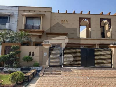 سٹی ہاؤسنگ سوسائٹی گوجرانوالہ میں 5 کمروں کا 10 مرلہ مکان 3.2 کروڑ میں برائے فروخت۔