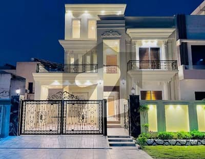 سٹی ہاؤسنگ سوسائٹی گوجرانوالہ میں 5 کمروں کا 10 مرلہ مکان 4.5 کروڑ میں برائے فروخت۔