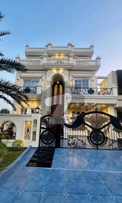 سٹی ہاؤسنگ سوسائٹی گوجرانوالہ میں 5 کمروں کا 10 مرلہ مکان 5.25 کروڑ میں برائے فروخت۔