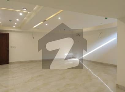 ڈی ایچ اے فیز 1 ڈیفنس (ڈی ایچ اے),لاہور میں 4 کمروں کا 4 مرلہ عمارت 7.5 کروڑ میں برائے فروخت۔