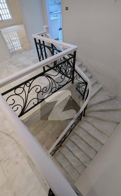 Defence 500 Yards Bungalow For Rent