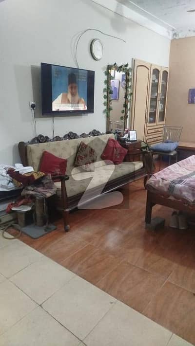 گلبرگ لاہور میں 3 کمروں کا 5 مرلہ مکان 3.1 کروڑ میں برائے فروخت۔