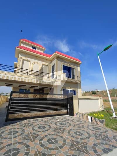 بحریہ ٹاؤن فیز 8 ۔ بلاک ایل بحریہ ٹاؤن فیز 8,بحریہ ٹاؤن راولپنڈی,راولپنڈی میں 5 کمروں کا 10 مرلہ مکان 3.0 کروڑ میں برائے فروخت۔