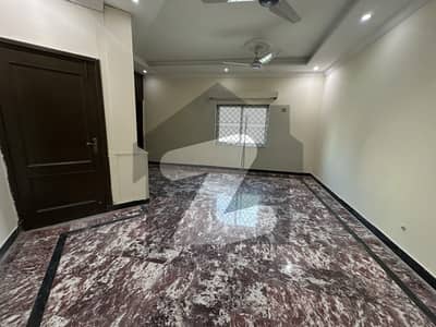 سوان گارڈن اسلام آباد میں 7 کمروں کا 10 مرلہ مکان 1.3 لاکھ میں کرایہ پر دستیاب ہے۔