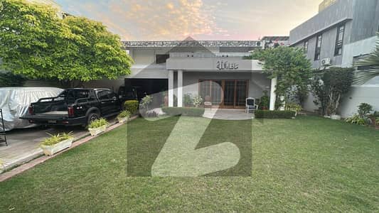 1000 Yards Luxury Bungalow for Rent Main Khayaban-e-Hafiz