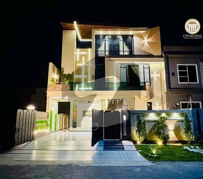 سٹی ہاؤسنگ سوسائٹی گوجرانوالہ میں 5 کمروں کا 10 مرلہ مکان 4.6 کروڑ میں برائے فروخت۔