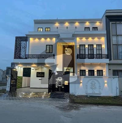 سٹی ہاؤسنگ سوسائٹی گوجرانوالہ میں 5 کمروں کا 11 مرلہ مکان 4.85 کروڑ میں برائے فروخت۔