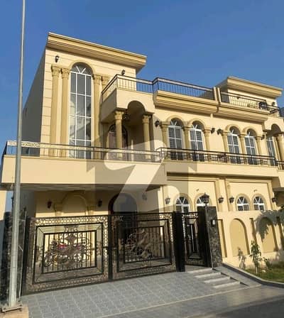 سٹی ہاؤسنگ سوسائٹی گوجرانوالہ میں 5 کمروں کا 10 مرلہ مکان 4.1 کروڑ میں برائے فروخت۔