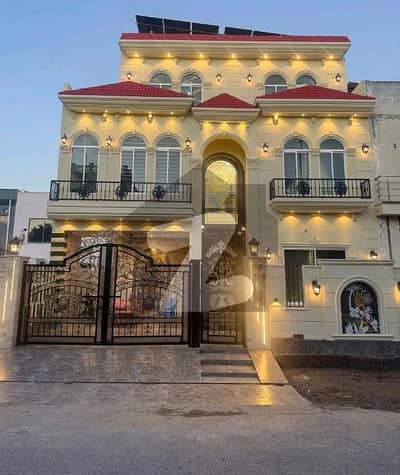 سٹی ہاؤسنگ سوسائٹی گوجرانوالہ میں 5 کمروں کا 10 مرلہ مکان 4.5 کروڑ میں برائے فروخت۔