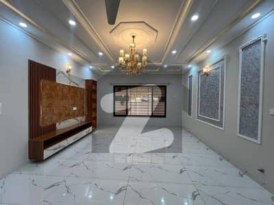 جی ۔ 13 اسلام آباد میں 6 کمروں کا 1 کنال مکان 4.2 لاکھ میں کرایہ پر دستیاب ہے۔