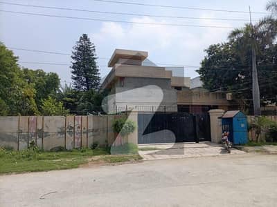 ٹاؤن شپ ۔ سیکٹر سی 1 ٹاؤن شپ,لاہور میں 6 کمروں کا 2 کنال مکان 4.2 لاکھ میں کرایہ پر دستیاب ہے۔