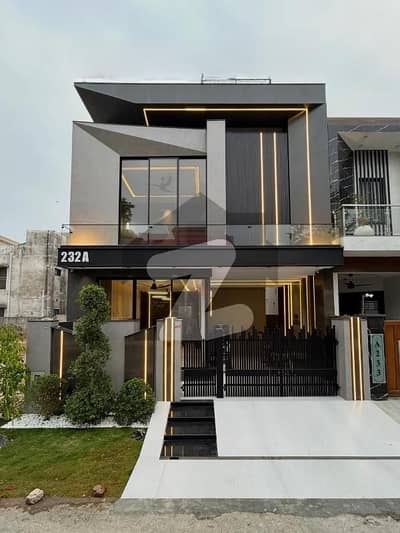 ڈی ایچ اے 9 ٹاؤن ۔ بلاک اے ڈی ایچ اے 9 ٹاؤن,ڈیفنس (ڈی ایچ اے),لاہور میں 3 کمروں کا 5 مرلہ مکان 3.05 کروڑ میں برائے فروخت۔