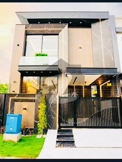5 MARLA MODERN HOUSE FOR SALE IN DHA 9 TOWN.
