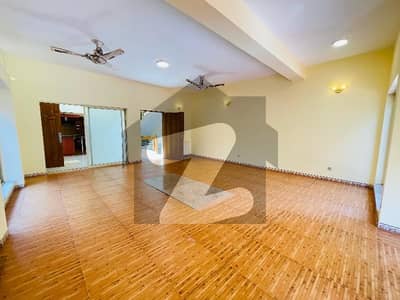 ایف ۔ 7 اسلام آباد میں 4 کمروں کا 1 کنال مکان 4.5 لاکھ میں کرایہ پر دستیاب ہے۔