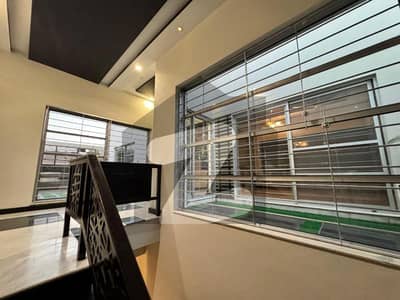 ڈی ایچ اے فیز 5 ڈیفنس (ڈی ایچ اے),لاہور میں 5 کمروں کا 1 کنال مکان 4.0 لاکھ میں کرایہ پر دستیاب ہے۔