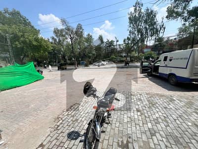 فیصل ٹاؤن لاہور میں 2 کمروں کا 1 کنال دفتر 6.0 لاکھ میں کرایہ پر دستیاب ہے۔