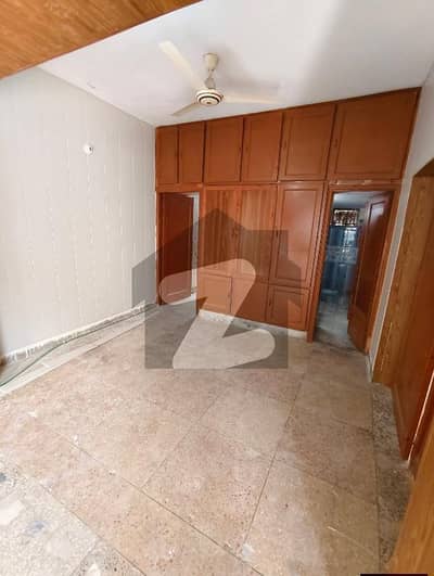 آئی ۔ 10 اسلام آباد میں 4 کمروں کا 4 مرلہ مکان 2.65 کروڑ میں برائے فروخت۔