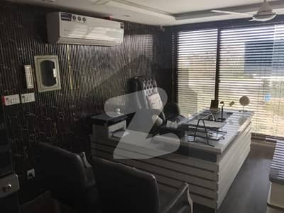 ڈی ایچ اے فیز 8 ڈیفنس (ڈی ایچ اے),لاہور میں 4 مرلہ دکان 3.25 کروڑ میں برائے فروخت۔