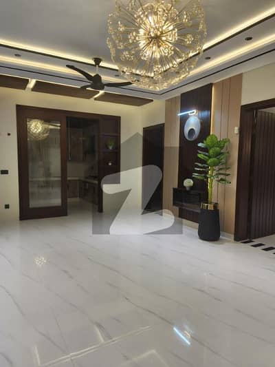 بحریہ ٹاؤن سیکٹر سی بحریہ ٹاؤن,لاہور میں 3 کمروں کا 10 مرلہ بالائی پورشن 55.0 ہزار میں کرایہ پر دستیاب ہے۔