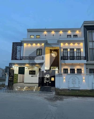 سٹی ہاؤسنگ سوسائٹی گوجرانوالہ میں 6 کمروں کا 12 مرلہ مکان 4.85 کروڑ میں برائے فروخت۔