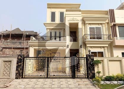 سٹی ہاؤسنگ سوسائٹی گوجرانوالہ میں 5 کمروں کا 10 مرلہ مکان 4.5 کروڑ میں برائے فروخت۔