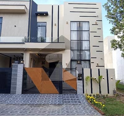 سٹی ہاؤسنگ سوسائٹی گوجرانوالہ میں 4 کمروں کا 5 مرلہ مکان 2.15 کروڑ میں برائے فروخت۔