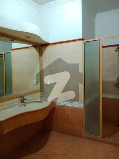ONE-KANAL LOWER PORTION 3 BED HOUSE AVAILA BLE FOR RENT