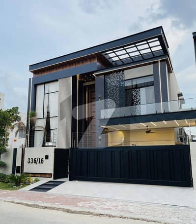 ڈی ایچ اے فیز 6 ڈیفنس (ڈی ایچ اے),لاہور میں 5 کمروں کا 1 کنال مکان 3.15 لاکھ میں کرایہ پر دستیاب ہے۔ ڈی ایچ اے فیز 6 ڈیفنس (ڈی ایچ اے),لاہور میں 5 کمروں کا 1 کنال مکان 3.15 لاکھ میں کرایہ پر دستیاب ہے۔