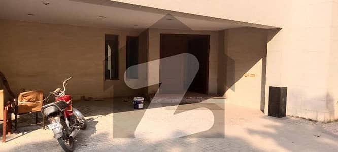 اولڈ ایف سی سی کالونی گلبرگ,لاہور میں 5 کمروں کا 1 کنال مکان 4.5 لاکھ میں کرایہ پر دستیاب ہے۔