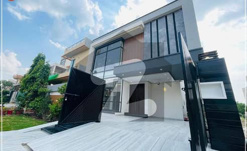 بحریہ ٹاؤن ۔ غزنوی بلاک بحریہ ٹاؤن ۔ سیکٹر ایف,بحریہ ٹاؤن,لاہور میں 5 کمروں کا 10 مرلہ مکان 3.7 کروڑ میں برائے فروخت۔