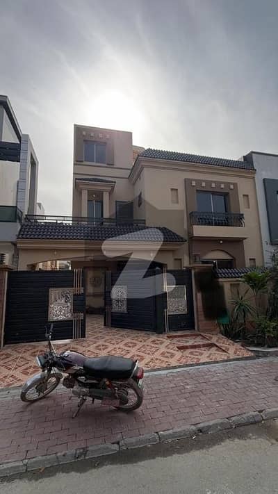 10 Marla Fully Furnished House For Rent In Bahria Town Lahore.