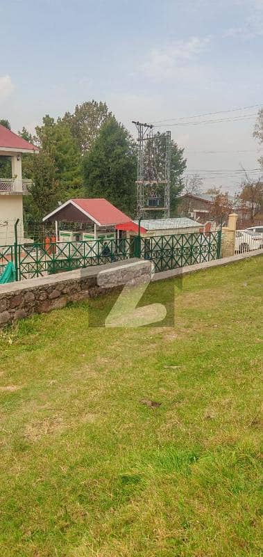 مال روڈ مری میں 1 کنال رہائشی پلاٹ 2.2 کروڑ میں برائے فروخت۔