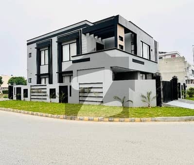 سٹی ہاؤسنگ سوسائٹی گوجرانوالہ میں 6 کمروں کا 10 مرلہ مکان 4.9 کروڑ میں برائے فروخت۔