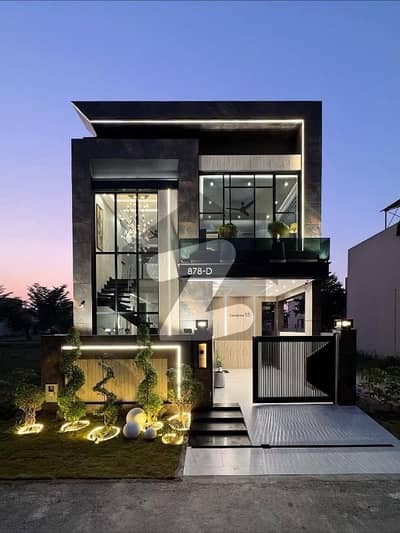 ڈی ایچ اے 9 ٹاؤن ڈیفنس (ڈی ایچ اے),لاہور میں 3 کمروں کا 5 مرلہ مکان 2.4 کروڑ میں برائے فروخت۔