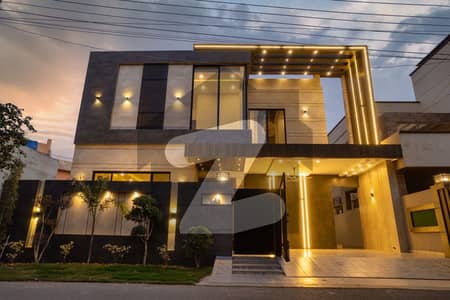 ریل ٹاؤن کینال سٹی لاہور میں 5 کمروں کا 12 مرلہ مکان 5.9 کروڑ میں برائے فروخت۔