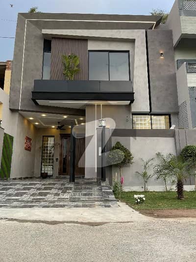 فارمانئیٹس ہاؤسنگ سکیم لاہور میں 3 کمروں کا 5 مرلہ مکان 2.1 کروڑ میں برائے فروخت۔