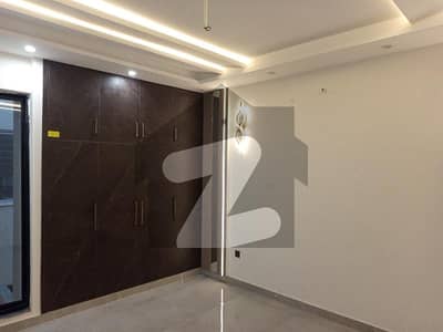 فارمانئیٹس ہاؤسنگ سکیم ۔ بلاک ایم فارمانئیٹس ہاؤسنگ سکیم,لاہور میں 4 کمروں کا 5 مرلہ مکان 80.0 ہزار میں کرایہ پر دستیاب ہے۔